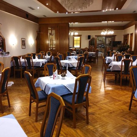 Schwanberg Hotel-Gasthof-Fleischerei - Zur Alten Post מראה חיצוני תמונה