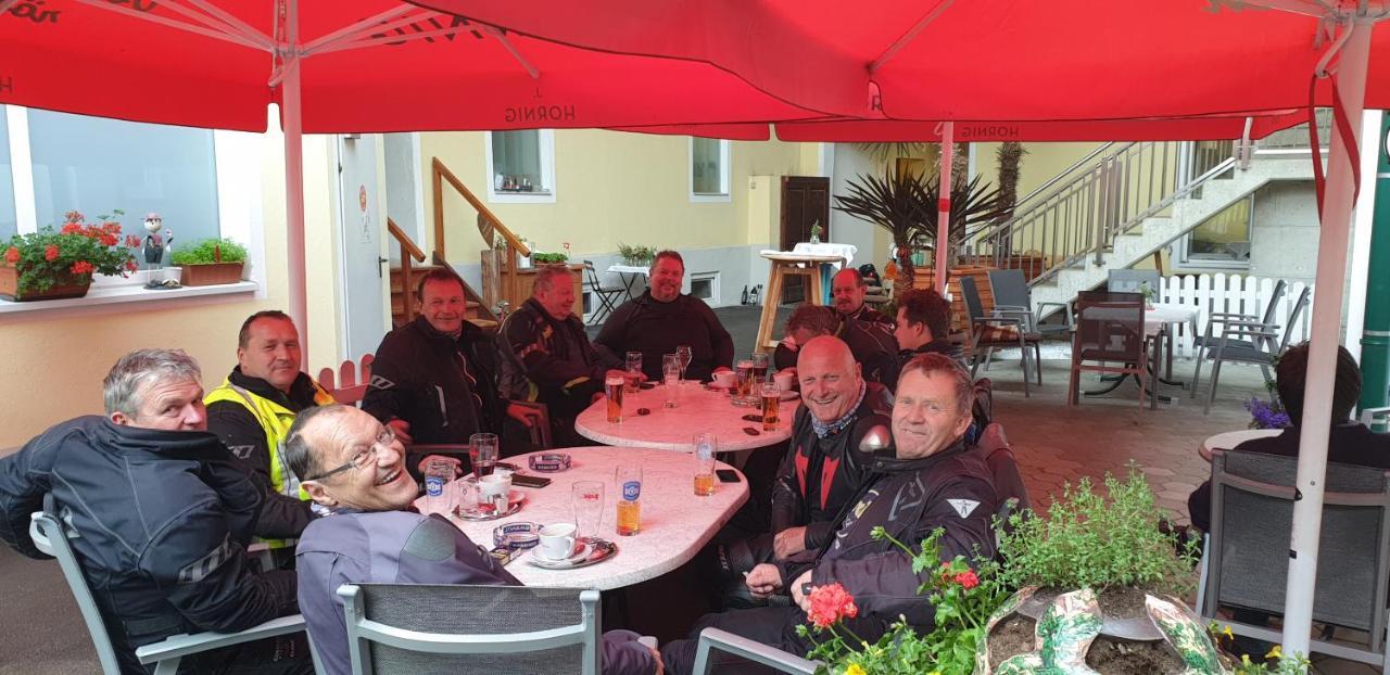 Schwanberg Hotel-Gasthof-Fleischerei - Zur Alten Post מראה חיצוני תמונה