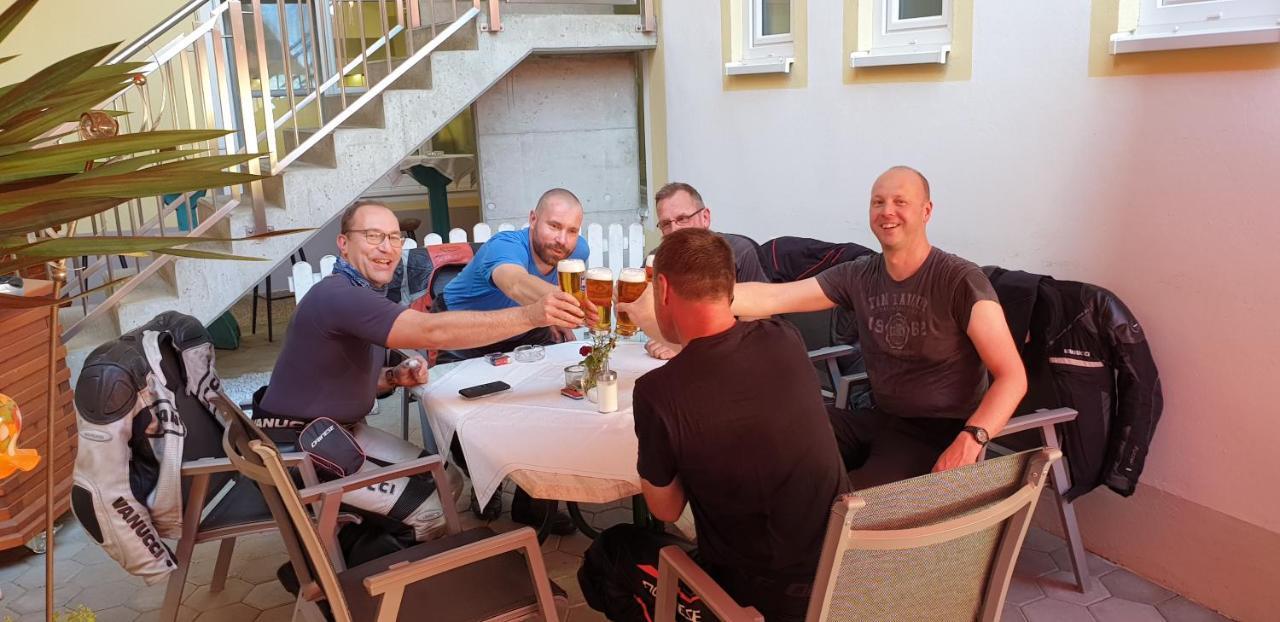 Schwanberg Hotel-Gasthof-Fleischerei - Zur Alten Post מראה חיצוני תמונה