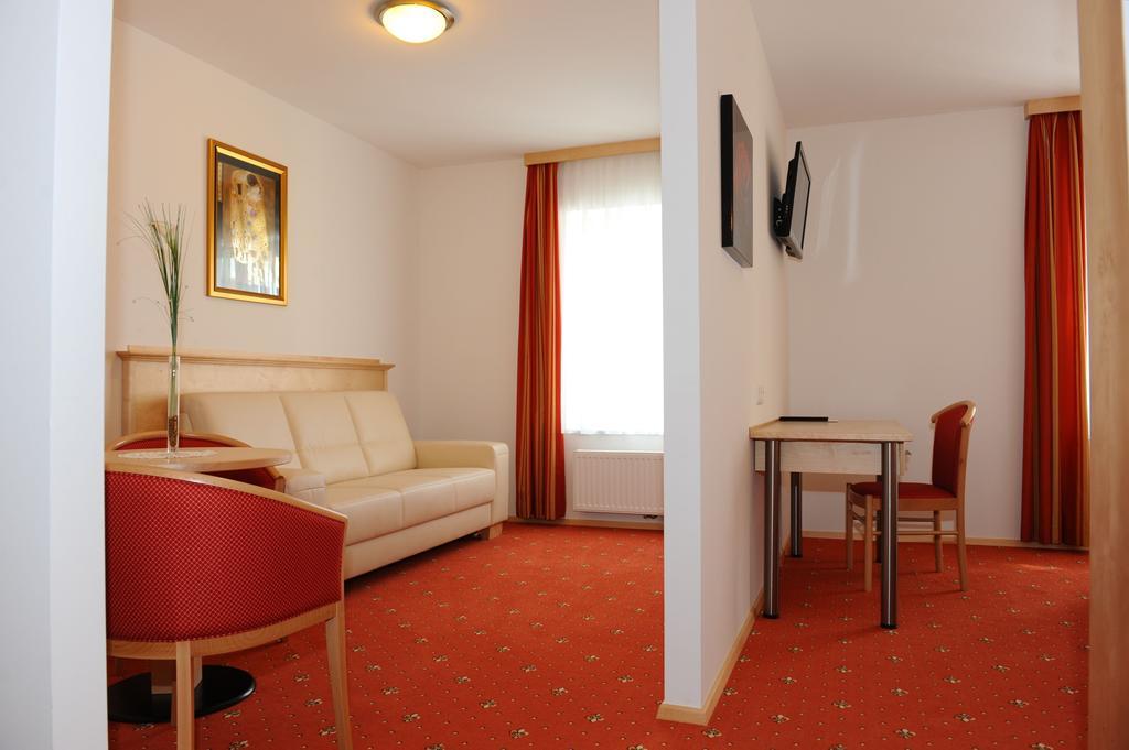Schwanberg Hotel-Gasthof-Fleischerei - Zur Alten Post מראה חיצוני תמונה
