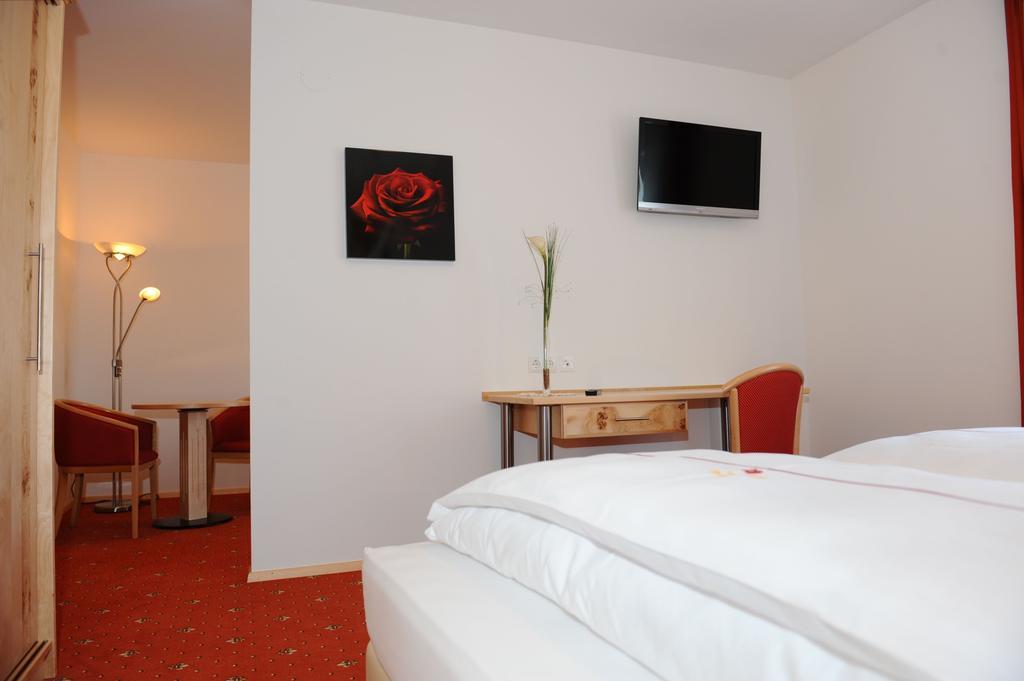 Schwanberg Hotel-Gasthof-Fleischerei - Zur Alten Post מראה חיצוני תמונה
