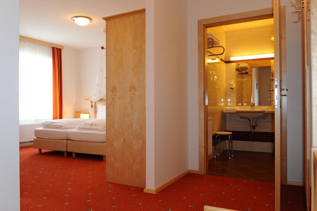 Schwanberg Hotel-Gasthof-Fleischerei - Zur Alten Post מראה חיצוני תמונה