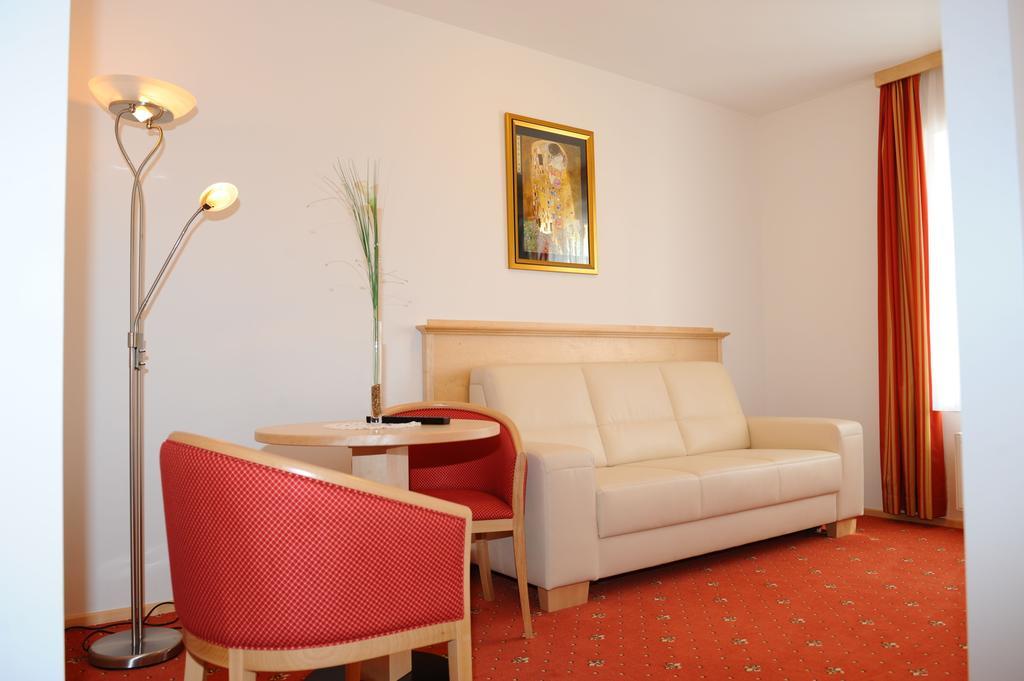 Schwanberg Hotel-Gasthof-Fleischerei - Zur Alten Post מראה חיצוני תמונה