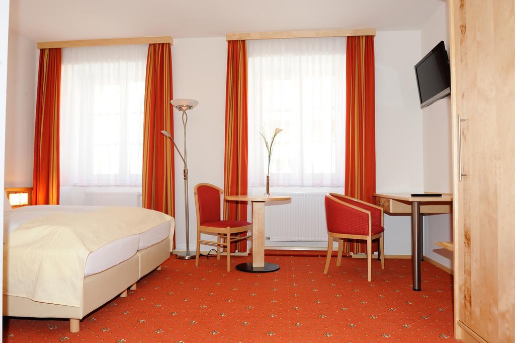 Schwanberg Hotel-Gasthof-Fleischerei - Zur Alten Post חדר תמונה