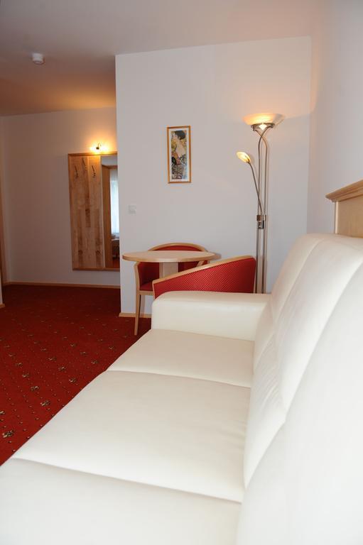 Schwanberg Hotel-Gasthof-Fleischerei - Zur Alten Post מראה חיצוני תמונה