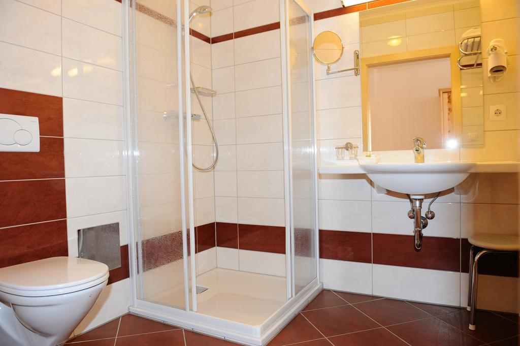 Schwanberg Hotel-Gasthof-Fleischerei - Zur Alten Post מראה חיצוני תמונה