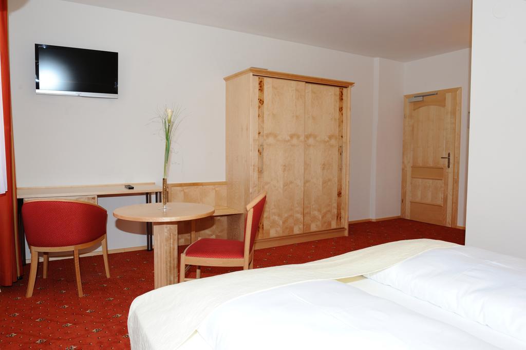 Schwanberg Hotel-Gasthof-Fleischerei - Zur Alten Post מראה חיצוני תמונה