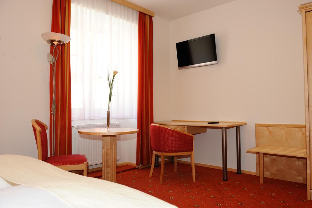 Schwanberg Hotel-Gasthof-Fleischerei - Zur Alten Post חדר תמונה